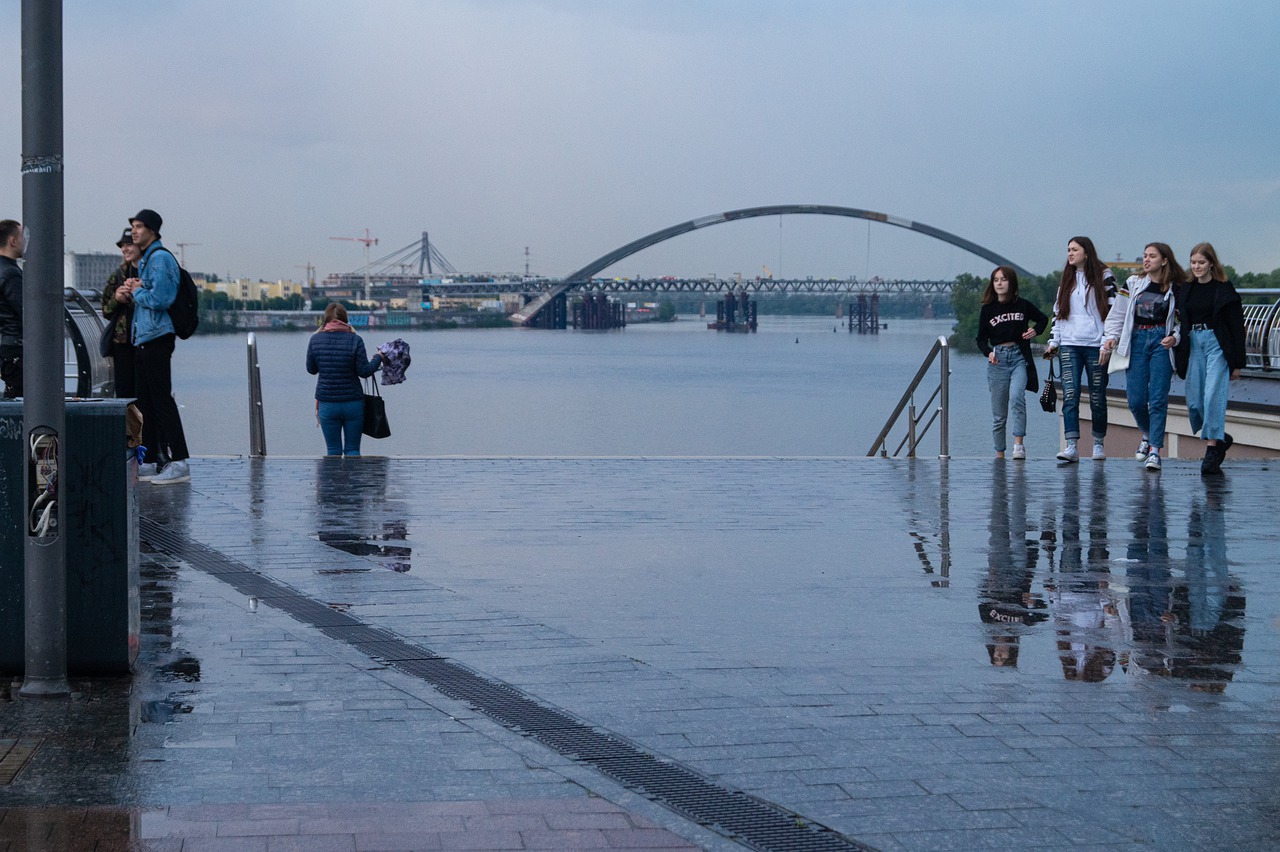 Dnieper River Ukraine Kiev Capital - Zephyrka / Pixabay