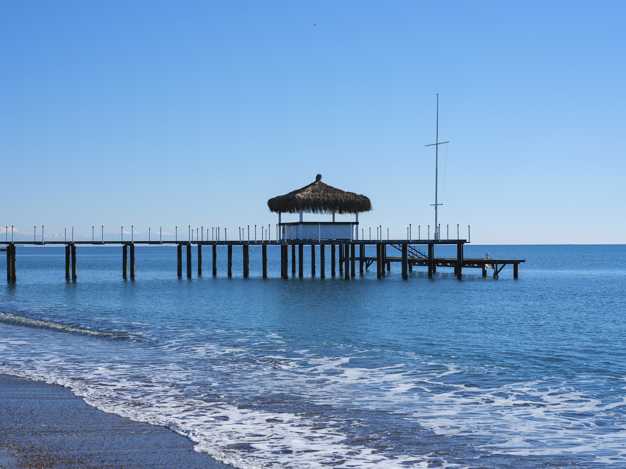 Dock Hotel Resort Sea Coast Ocean  - Engin_Akyurt / Pixabay