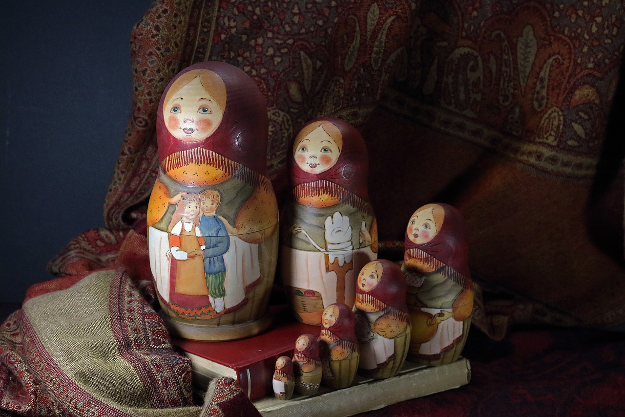 Dolls Matryoshka Nesting Dolls  - Bluesnap / Pixabay
