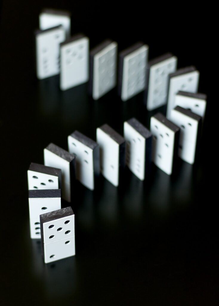 Domino Dominoes Game Row Effect  - Deedee86 / Pixabay