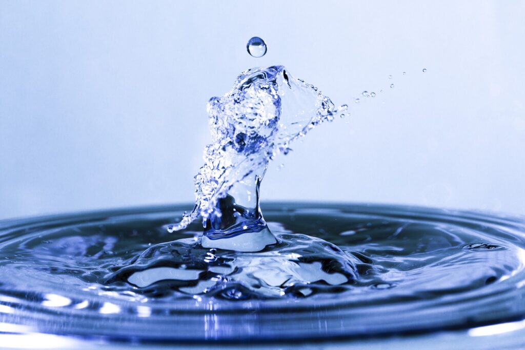 Drop Splash Impact Ripples Water  - robanderson72 / Pixabay