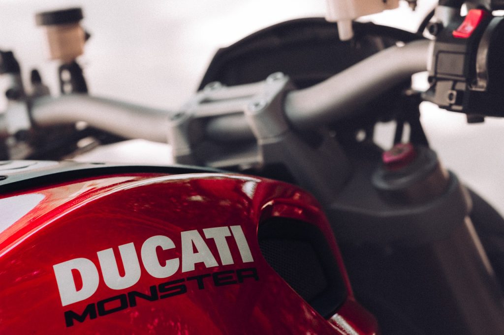 Ducati Monster Red Tank Petrol  - Chikilino / Pixabay
