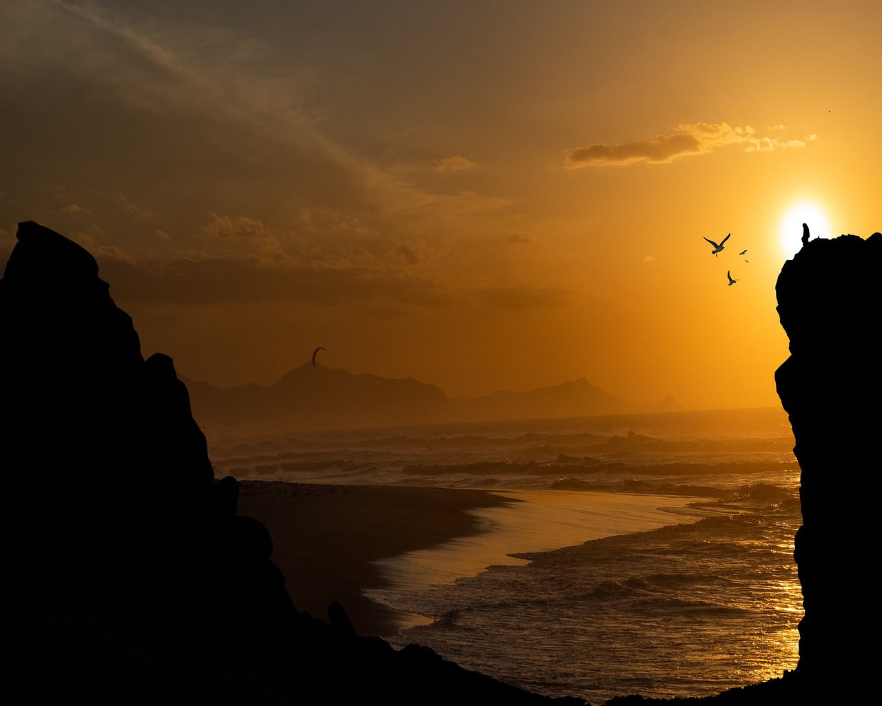 Dusk Moon Darling Landscape Nature - Briam-Cute / Pixabay