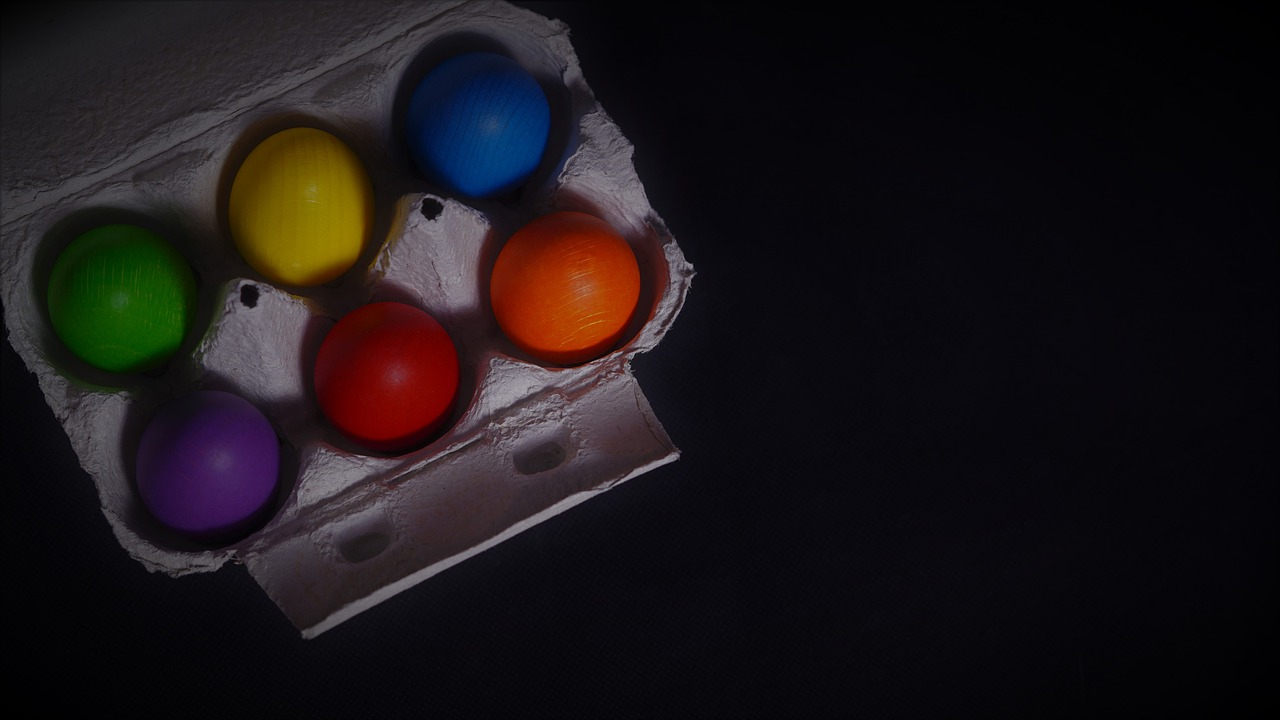 Easter Eggs Egg Black Background - Mylene2401 / Pixabay