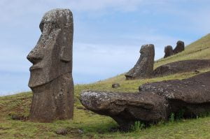 Easter Island Rapa Nui Moai Statue  - blaxxtock / Pixabay