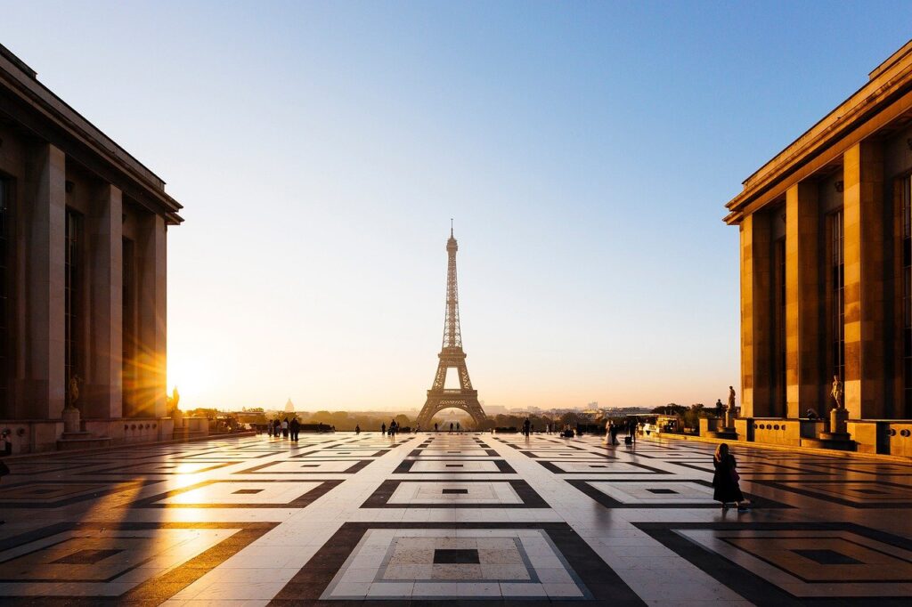 Eiffel Tower Paris Trocadero Gardens  - maykeloenning / Pixabay