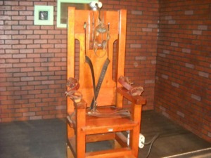 Electric Chair Death Row Execution  - PublicDomainPictures / Pixabay