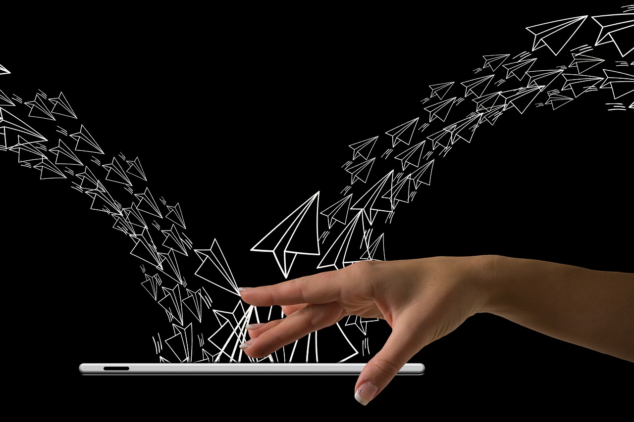 Email Contact Letters Smartphone - geralt / Pixabay