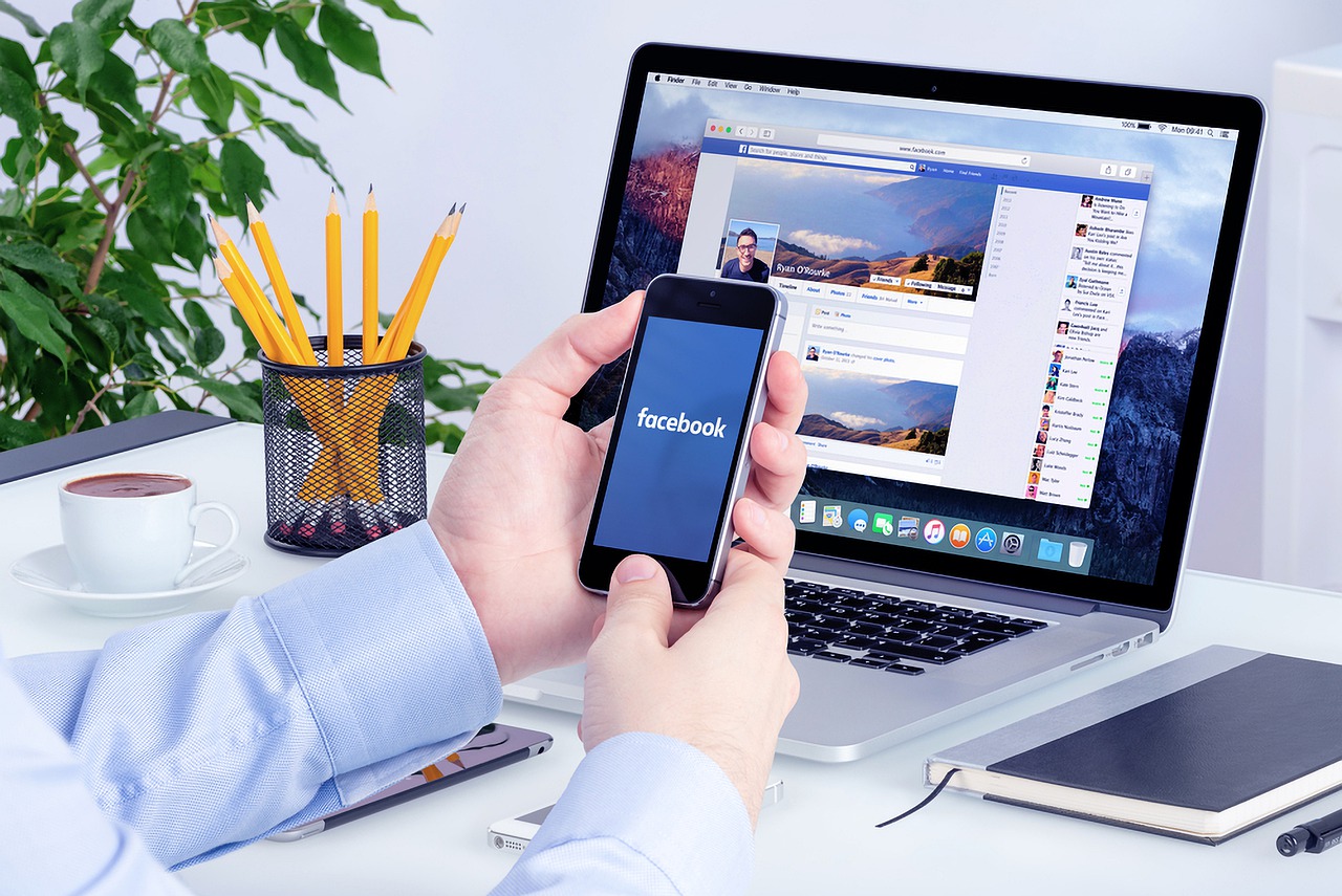 Facebook Social Media  - ProdeepAhmeed / Pixabay