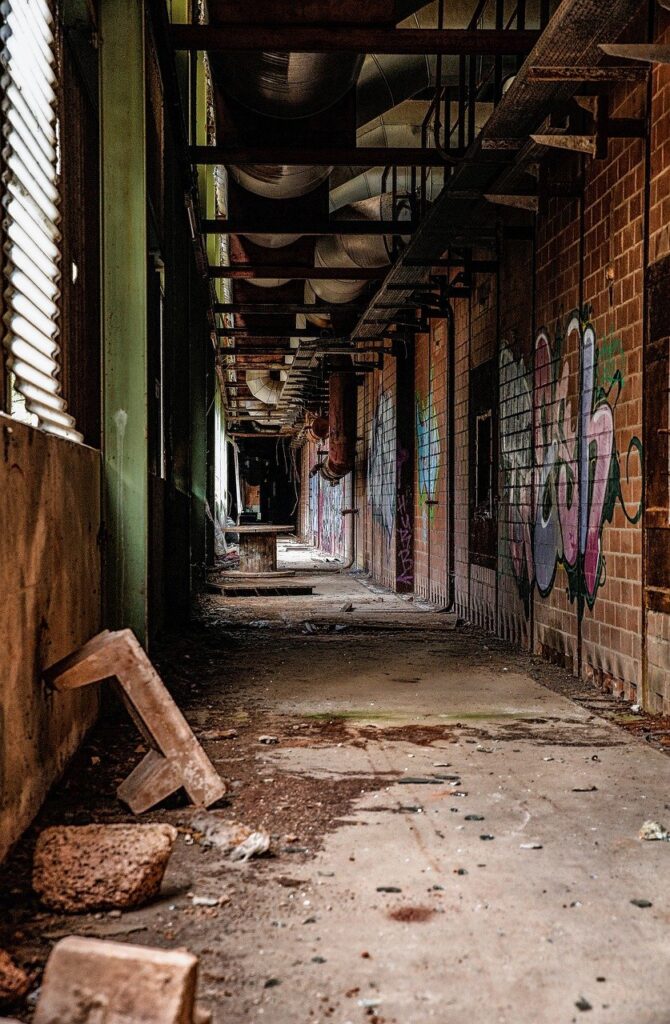 Factory Building Abandoned Old  - EmilioMannheim / Pixabay
