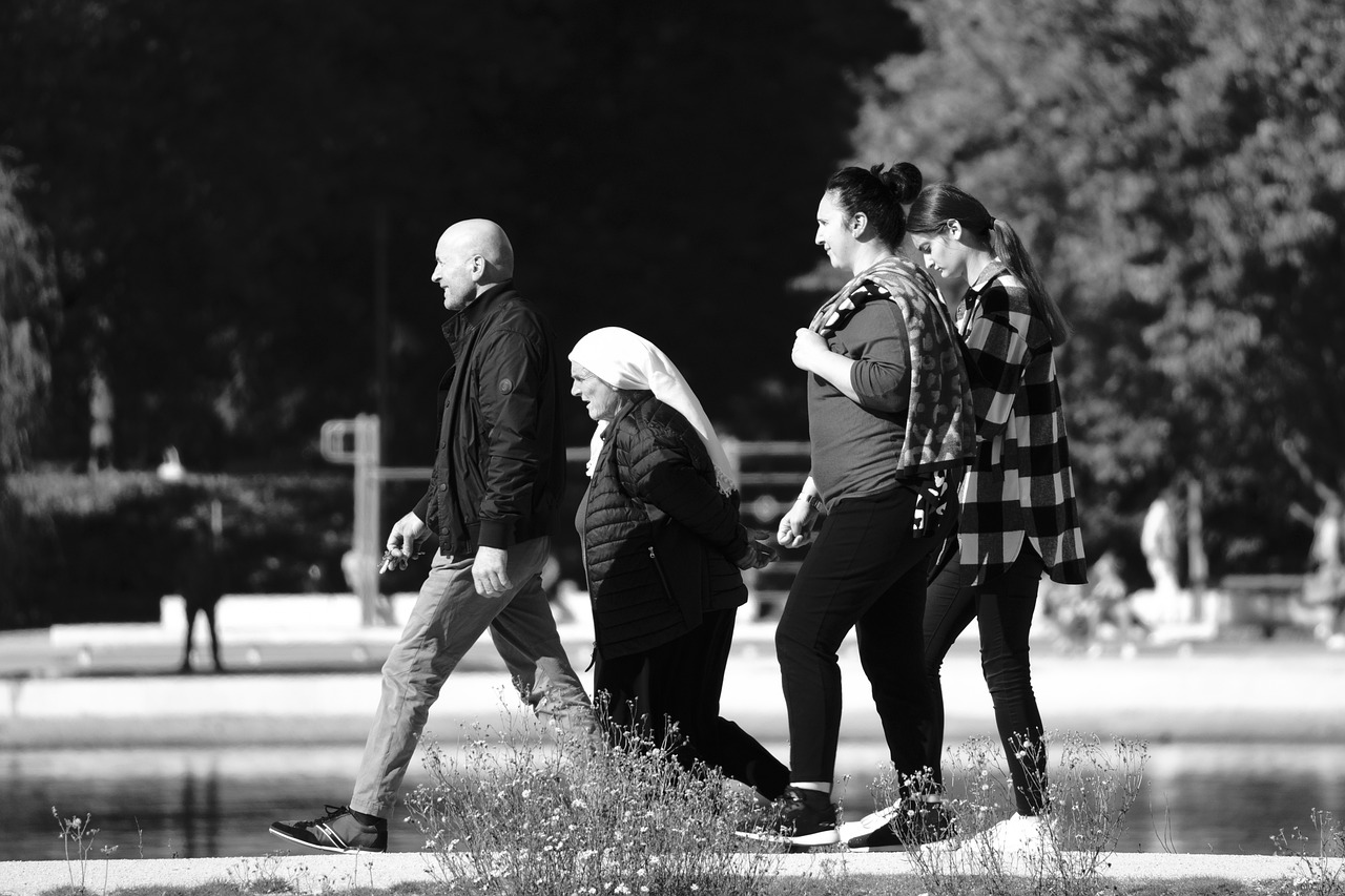 Family Monochrome Together Grandma  - useche70 / Pixabay