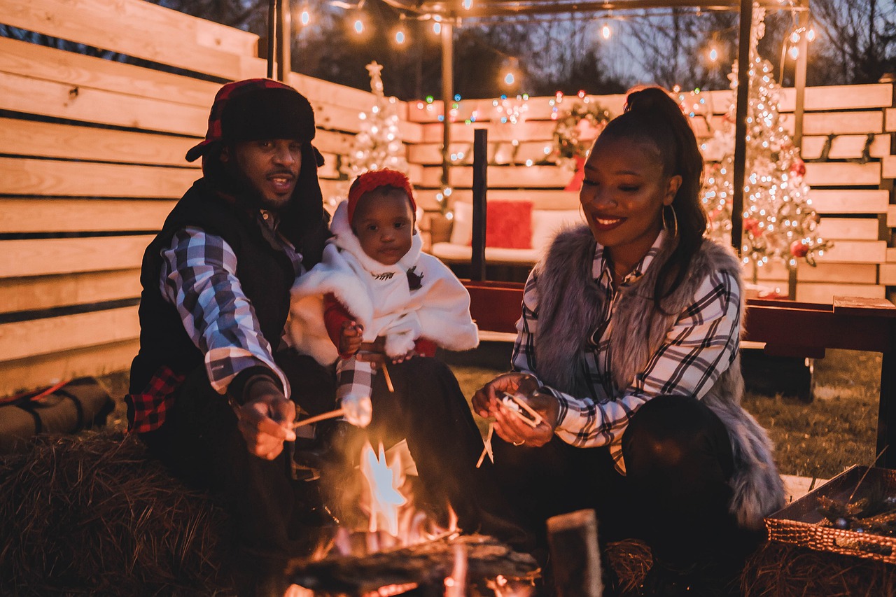 Family Parents Baby Fire  - Tlove0523 / Pixabay