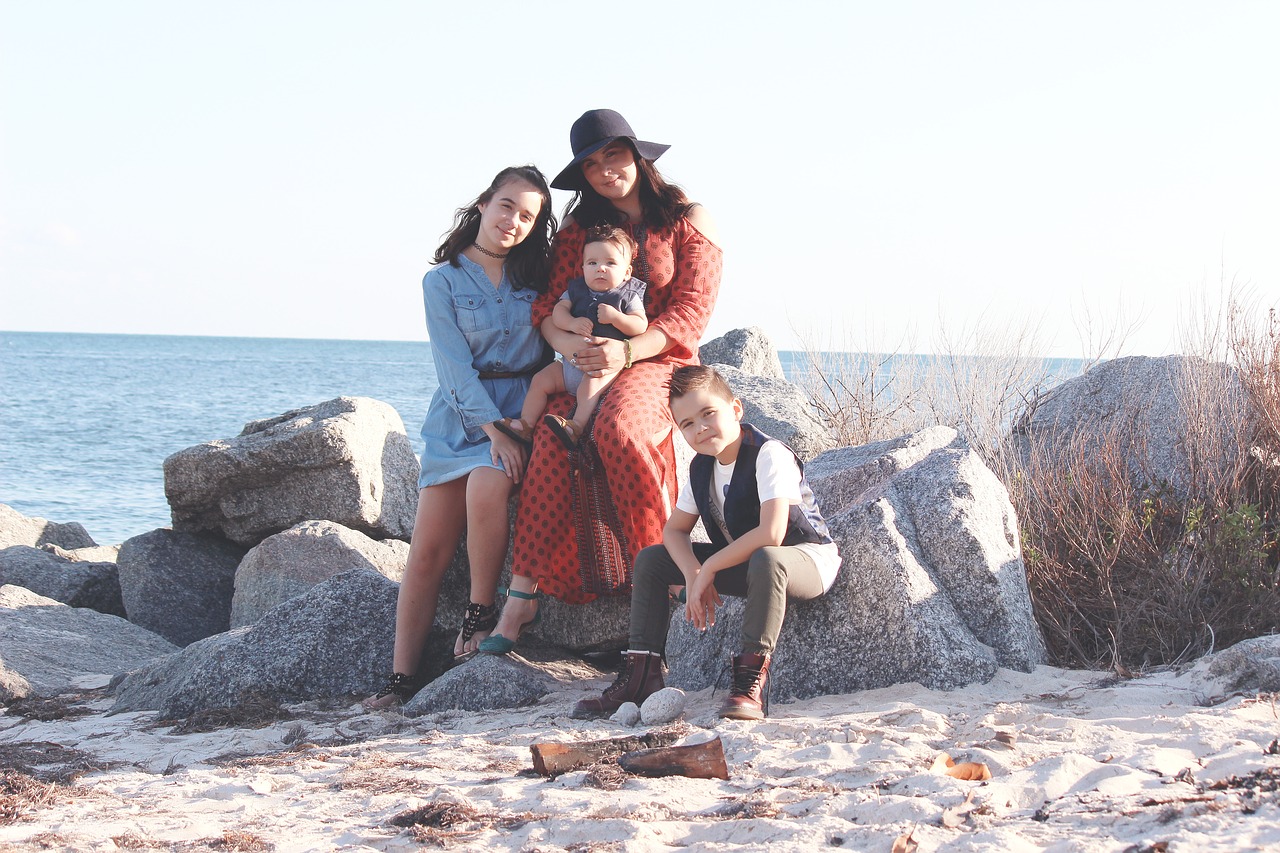 Family Summer People Mother Happy  - DayronV / Pixabay