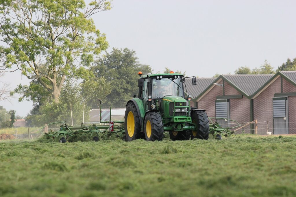Farm Tractor Hay Agriculture  - ejbartennl / Pixabay