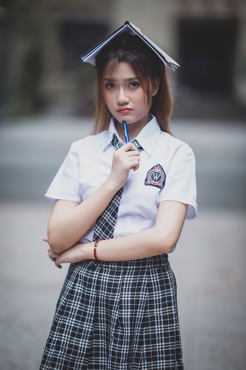 Fashion School Uniform Girl - TieuBaoTruong / Pixabay