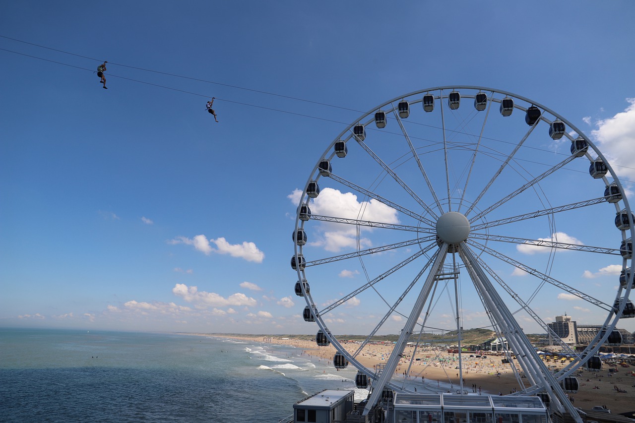 Ferris Wheel Zip Line Beach  - wolfganggerth / Pixabay