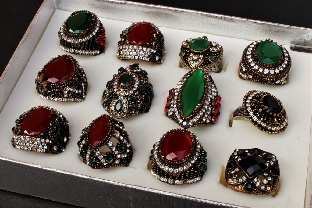 Fine Jewellery Indian Jewellery  - RANAVIMS / Pixabay