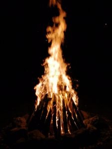 Fire Fuego Firewood Fogata  - bienestarespiritual7 / Pixabay