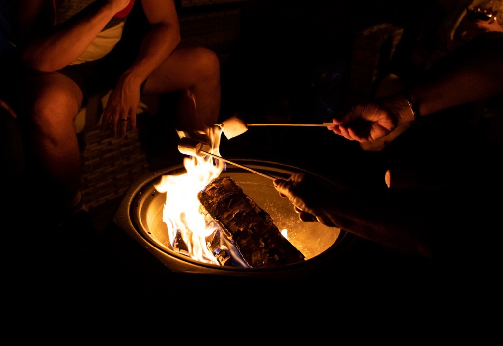 Fire Pit Camping Trip Fire Family  - TheOtherKev / Pixabay