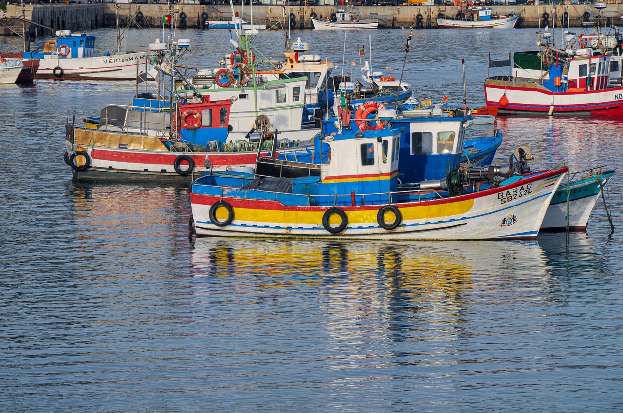Fishing Boats Port Sea Bay Ocean  - maczhb / Pixabay