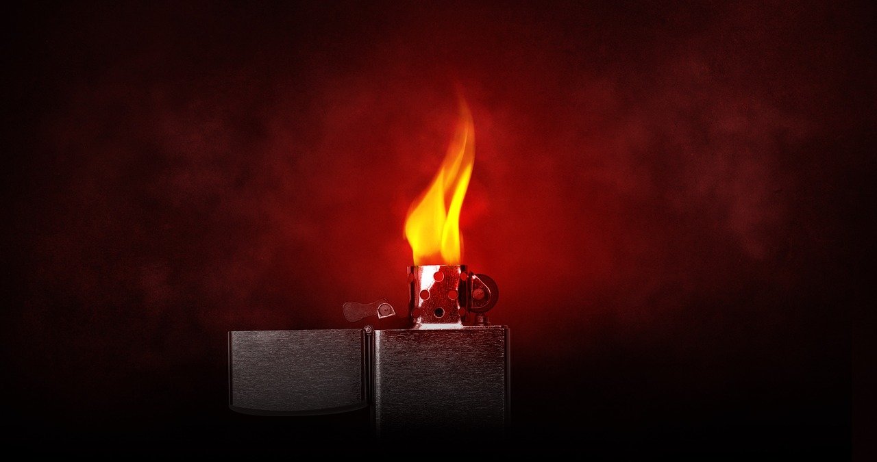 Flame Lighter Light Burning Kindle  - Comfreak / Pixabay