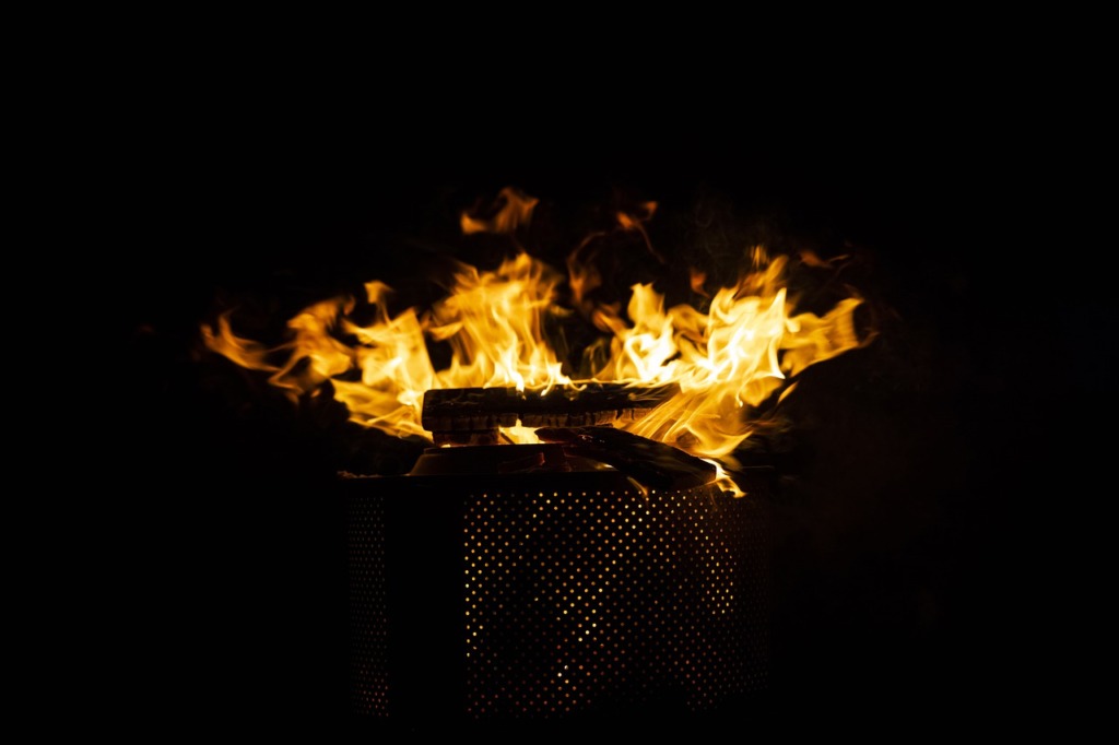 Flames Fire Heat Burn Wood  - Engin_Akyurt / Pixabay