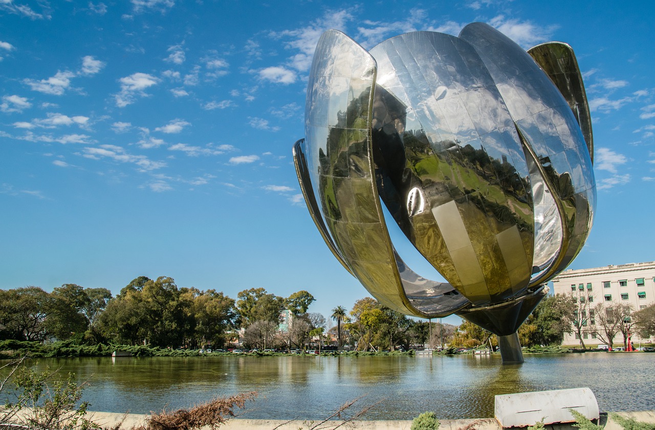 Floralis Generica Buenos Aires - Ernestovdp / Pixabay