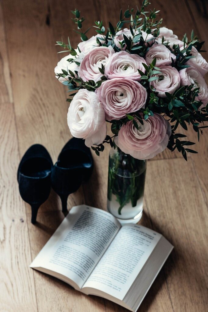 Flowers Book Shoes High Heels  - Ségolène92 / Pixabay