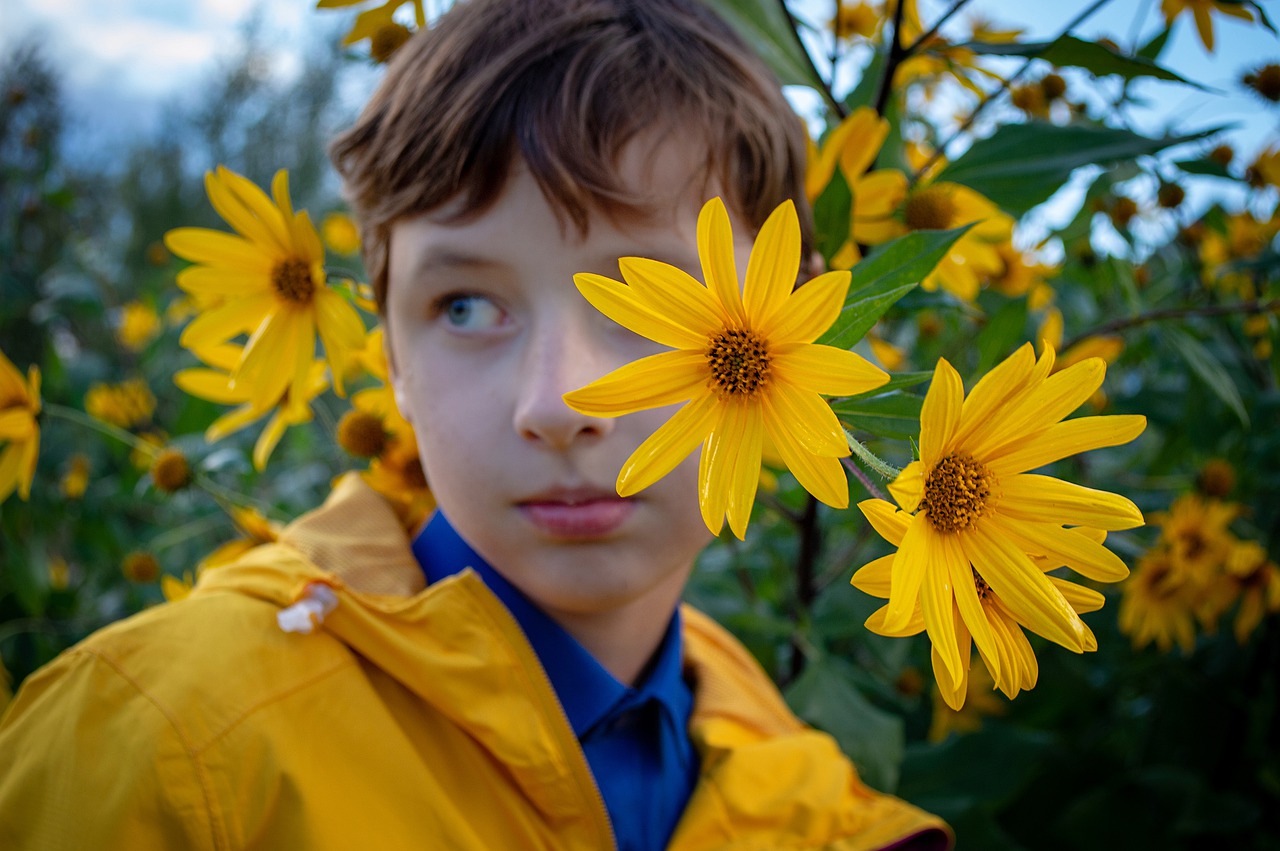 Flowers Portrait Teen Baby Kids  - Victoria_Borodinova / Pixabay