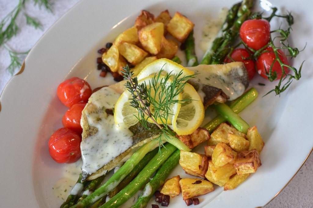 Food Fish Dish Potatoes Asparagus  - RitaE / Pixabay