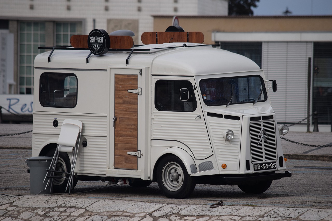 Food Truck Car Vehicle Store Shop  - jchan1996 / Pixabay