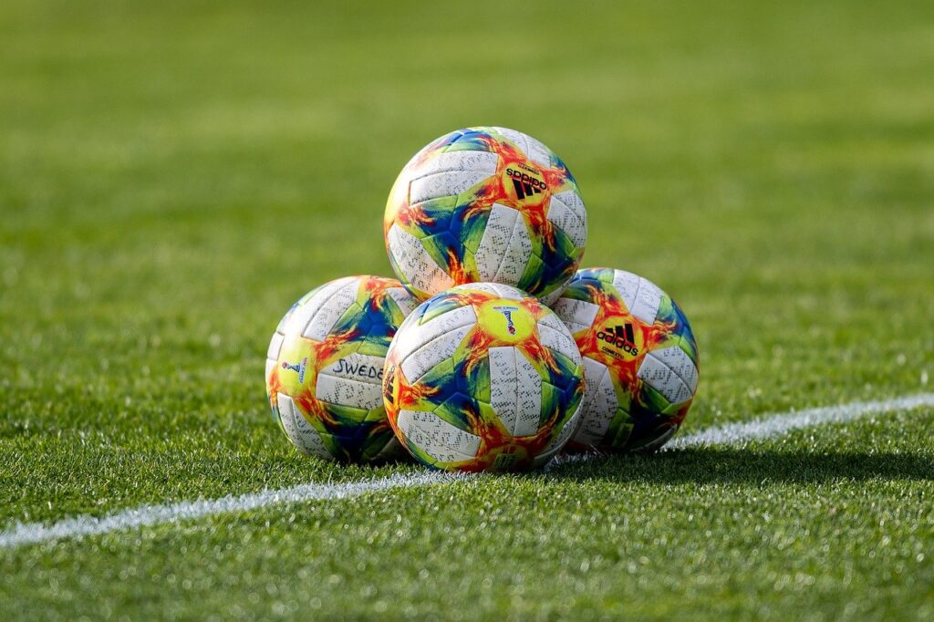 Football Footballs Balls  - BorgMattisson / Pixabay