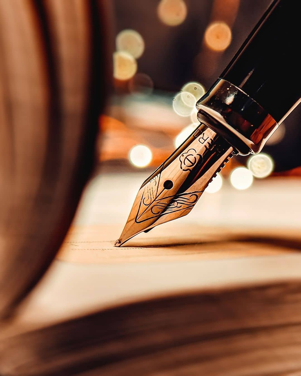 Fountain Pen Write Calligraphy - tehzeebkazmi / Pixabay