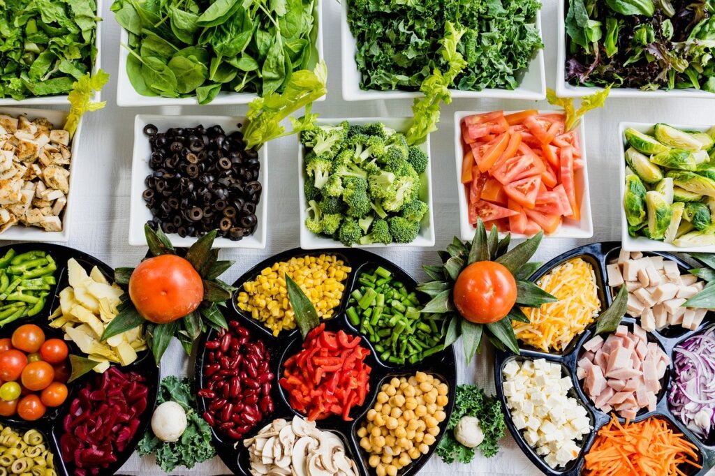 Fresh Vegetables Buffet Assorted  - markxpcourse / Pixabay