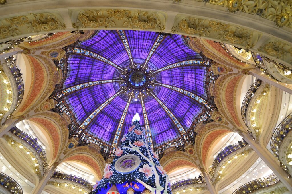 Galeries Lafayette Paris Christmas  - juliacasado1 / Pixabay