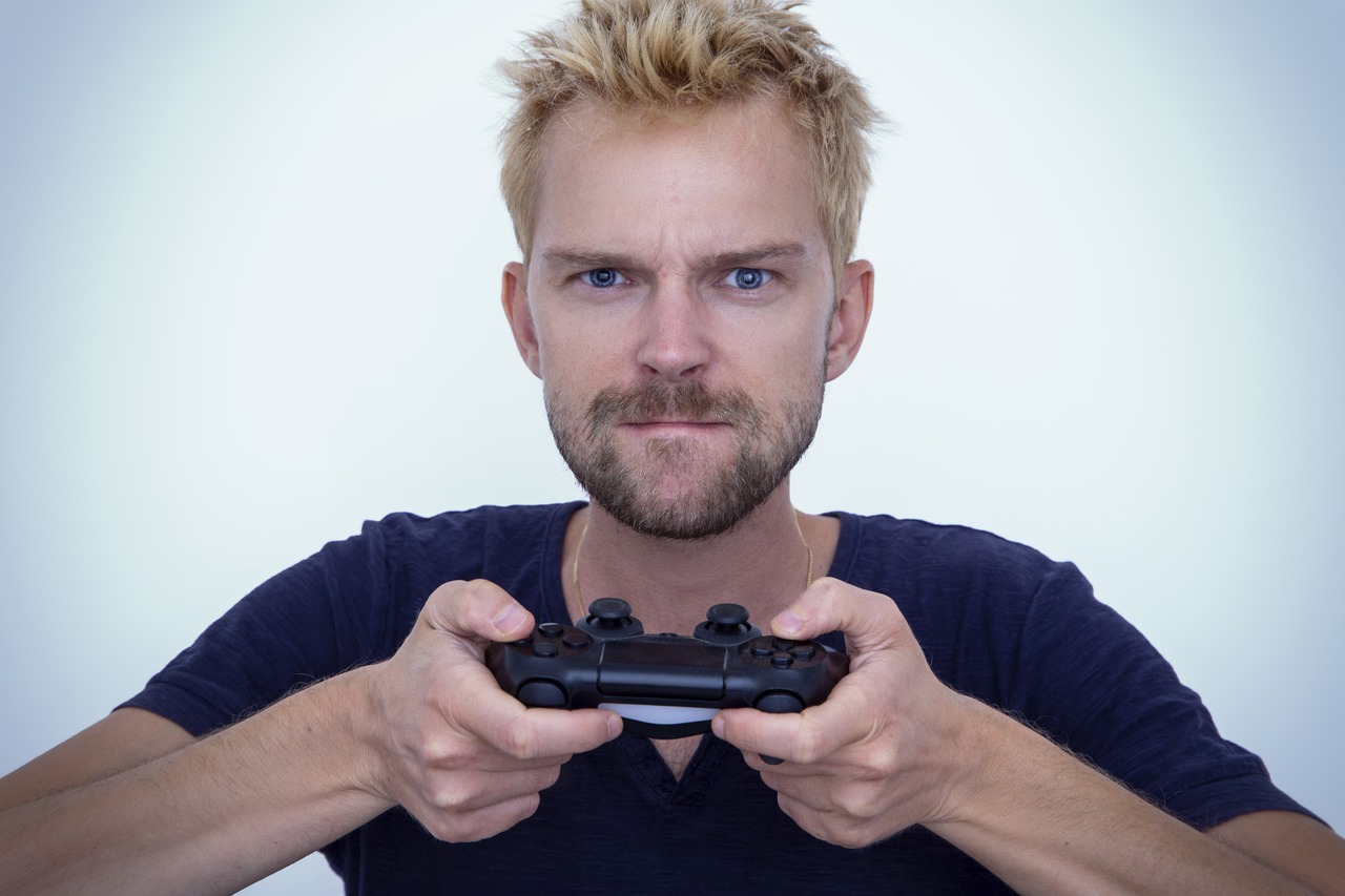 Game Man Gamer Playing Player  - Sammy-Williams / Pixabay