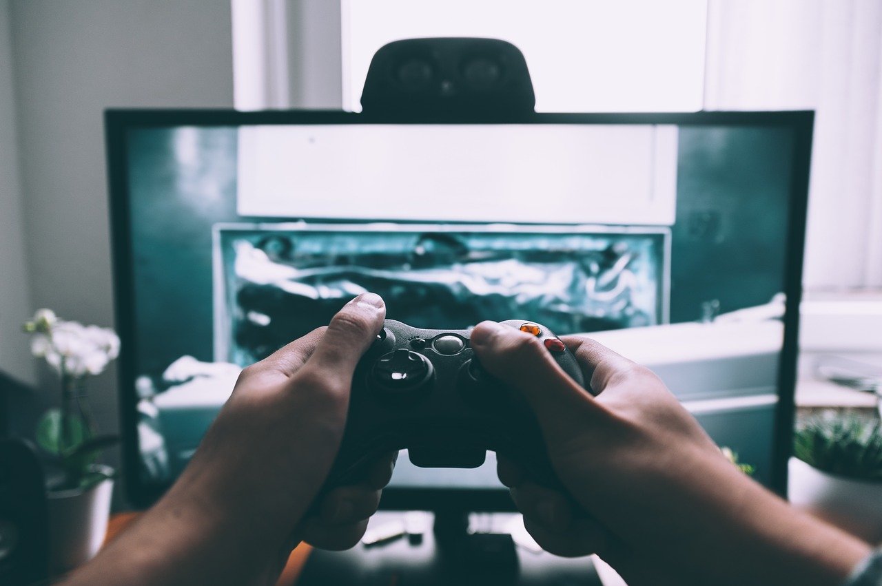 Game Play Controller Television  - StockSnap / Pixabay