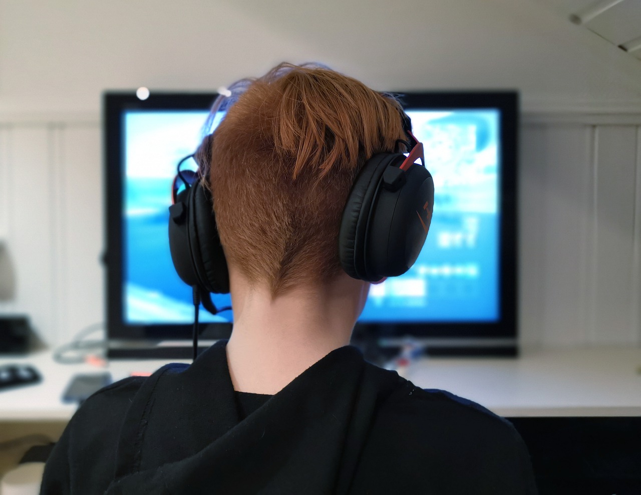 Gaming Boy Child Play Kid  - Bokskapet / Pixabay