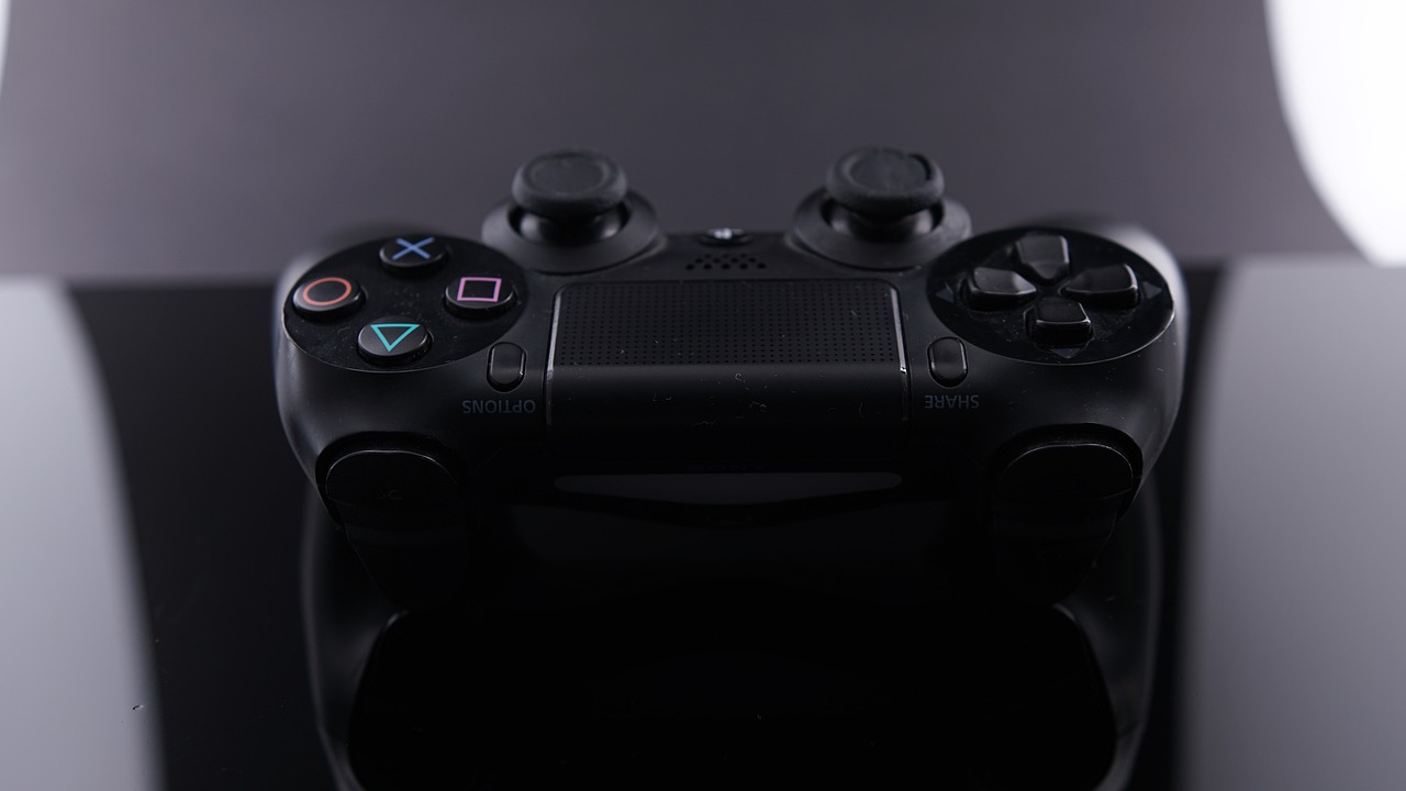 Gaming Controller Playstation  - feenhaar / Pixabay