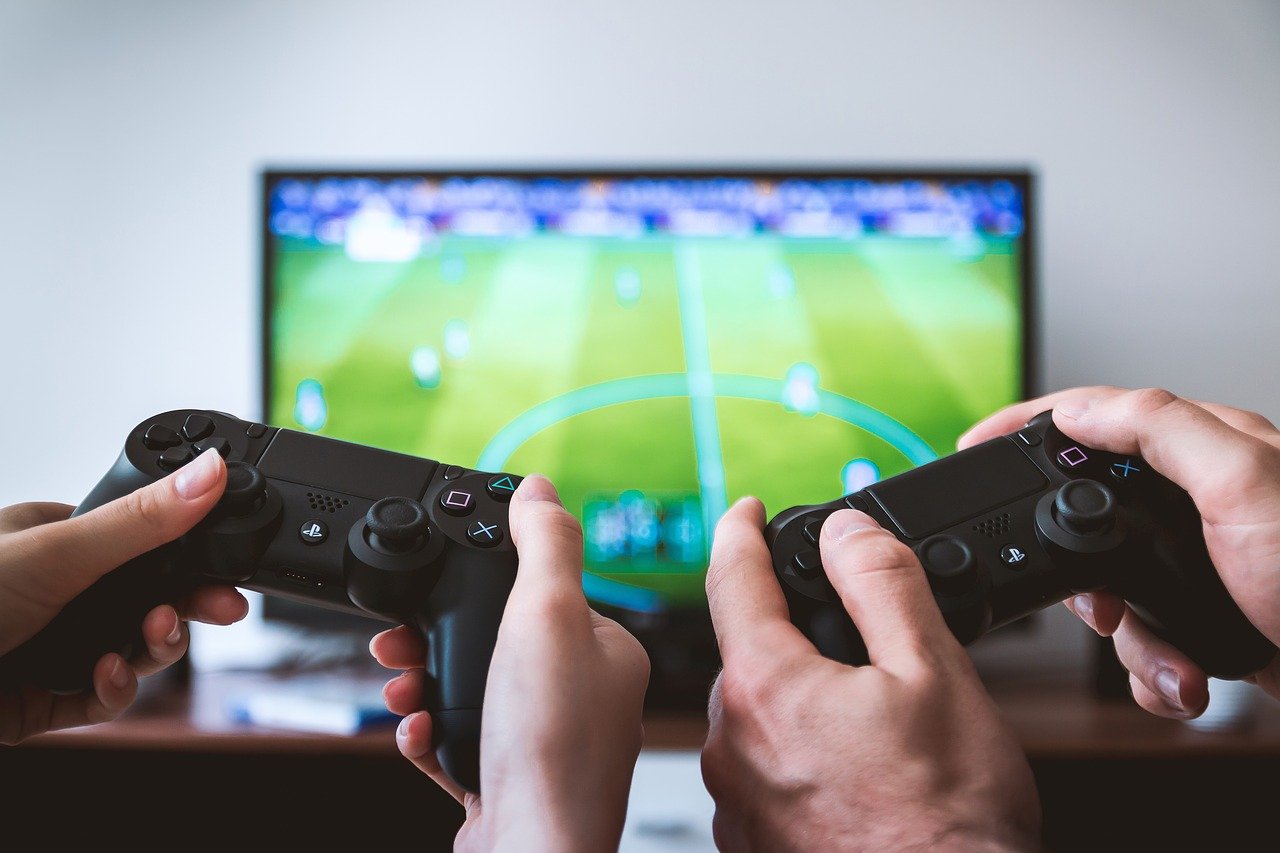 Gaming Tv Players Player Home  - JESHOOTS-com / Pixabay