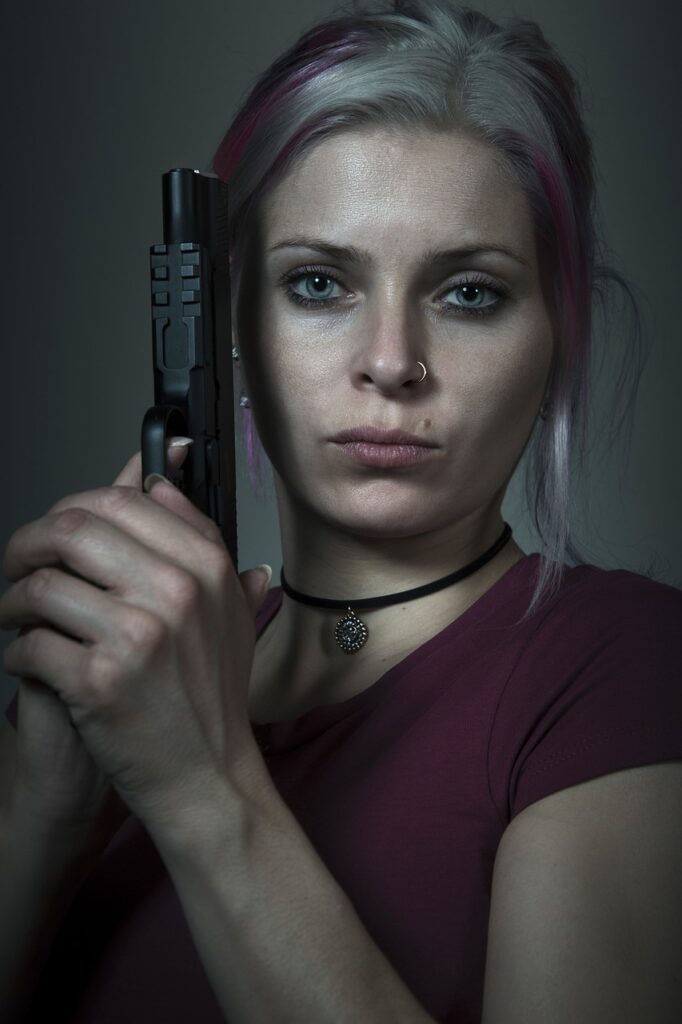 Gangster Woman Gun Mafia Crime  - Sammy-Williams / Pixabay