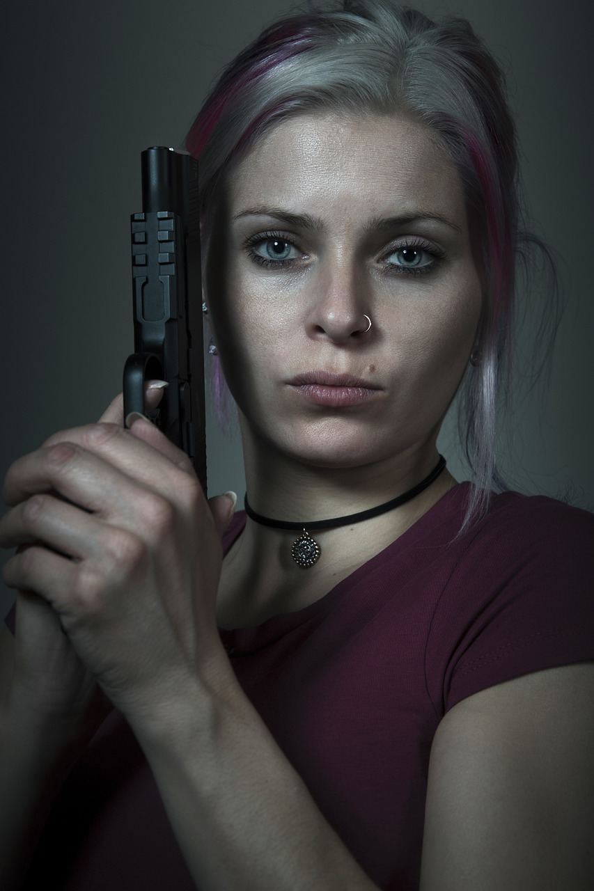 Gangster Woman Gun Mafia Crime - Sammy-Williams / Pixabay