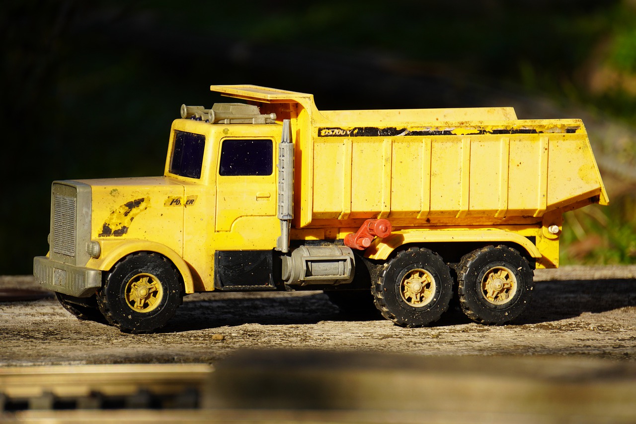 Garbage Truck Dump Truck Toy Truck  - abdulkayum97 / Pixabay