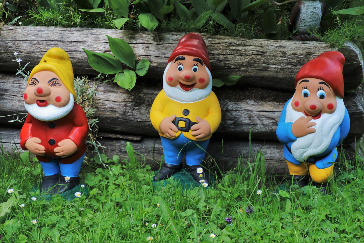 Garden Ornaments Dwarves Three  - pasja1000 / Pixabay