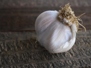 Garlic Bulb Garlic Food Nutrition  - Ray_Shrewsberry / Pixabay