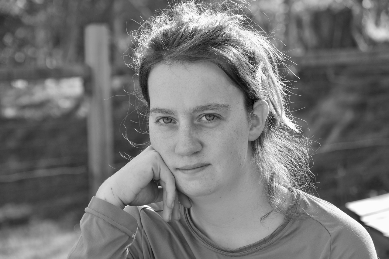 Girl Black And White Photo Portrait - JACLOU-DL / Pixabay