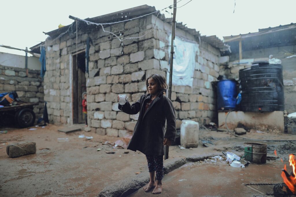 Girl Child Poverty Kid Young  - hosny_salah / Pixabay