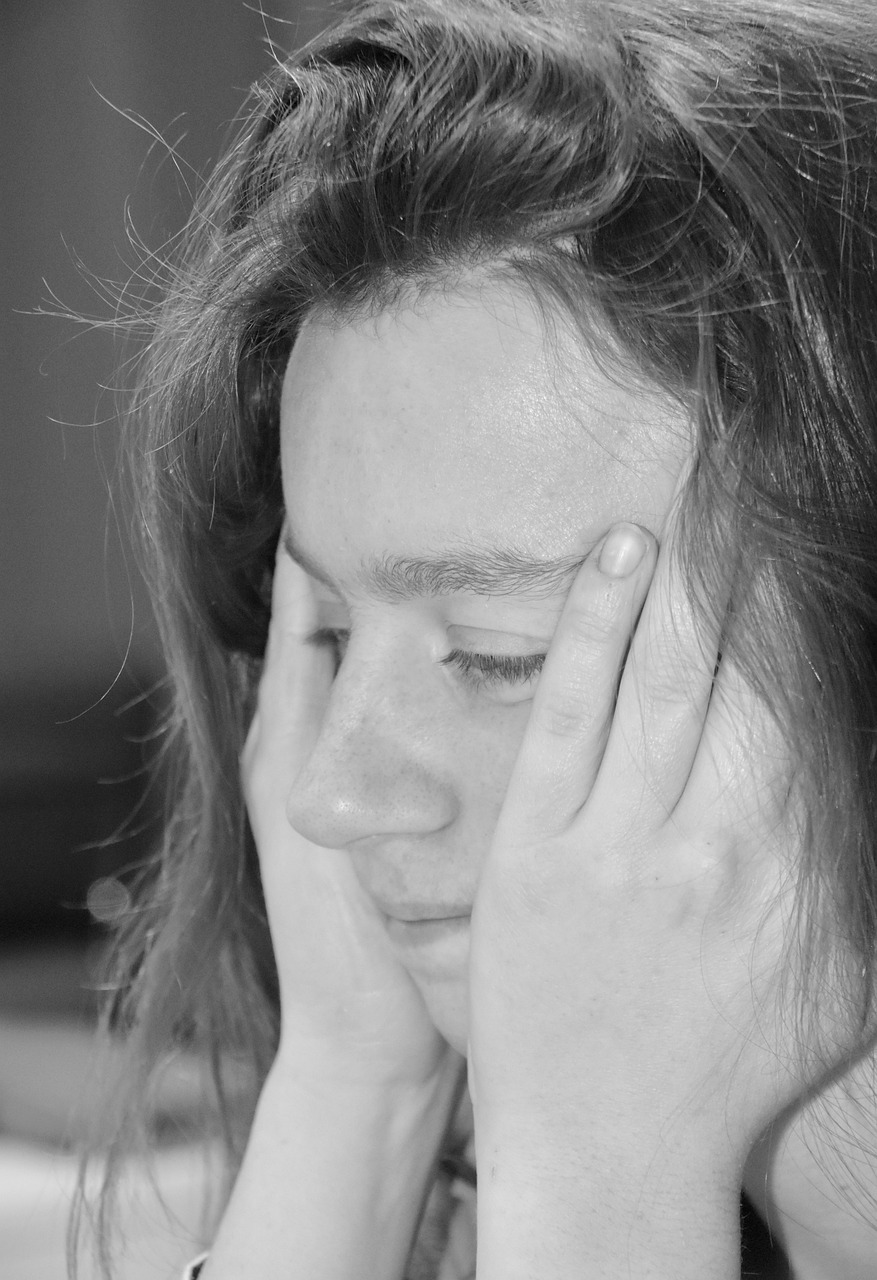 Girl Pensive Thinking Portrait  - JACLOU-DL / Pixabay