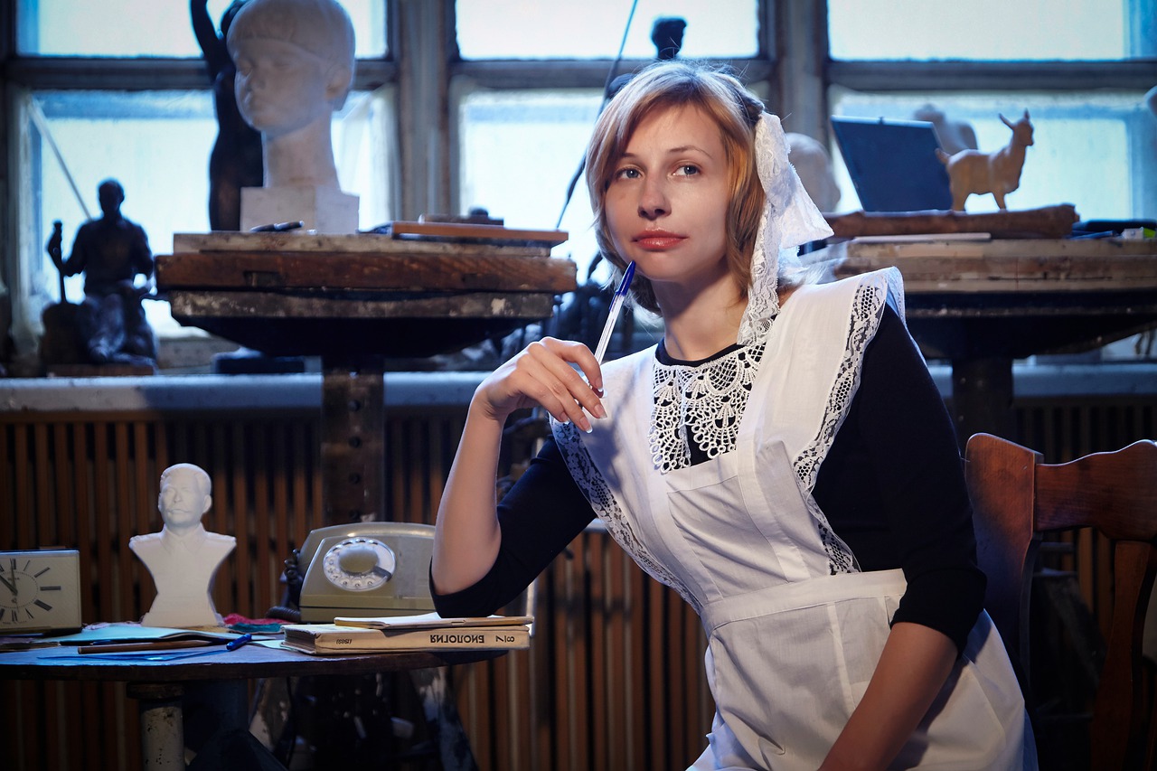 Girl Teen Schoolgirl Phone School  - Victoria_Borodinova / Pixabay