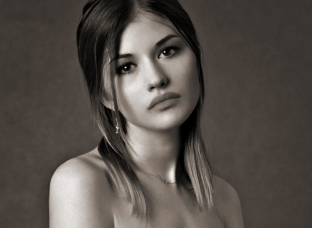 Girl Woman Sadness Portrait  - JerzyGorecki / Pixabay